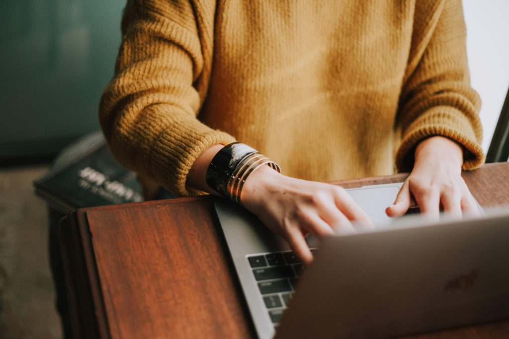 Infographic met 3 tips om employer branding te verbeteren: bedrijfscultuur, authentieke communicatie en medewerkerontwikkelin